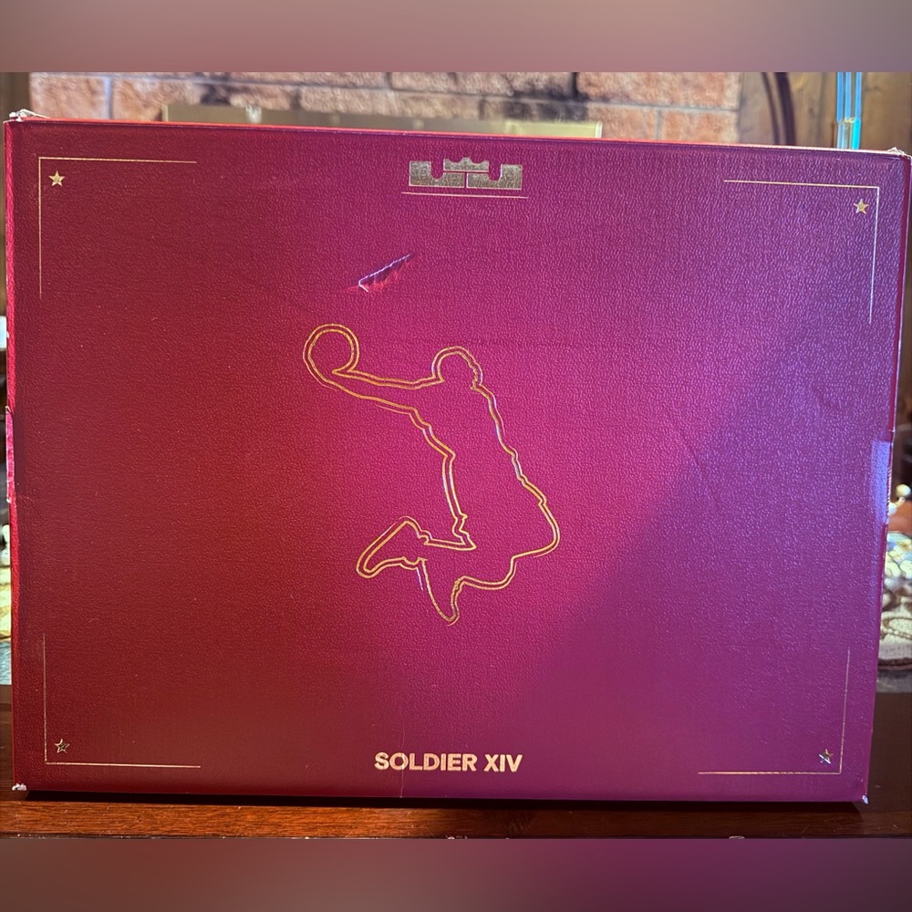 Nike LeBron Soldier 14 Sneaker Size 12 Burgundy & Gold Empty Box